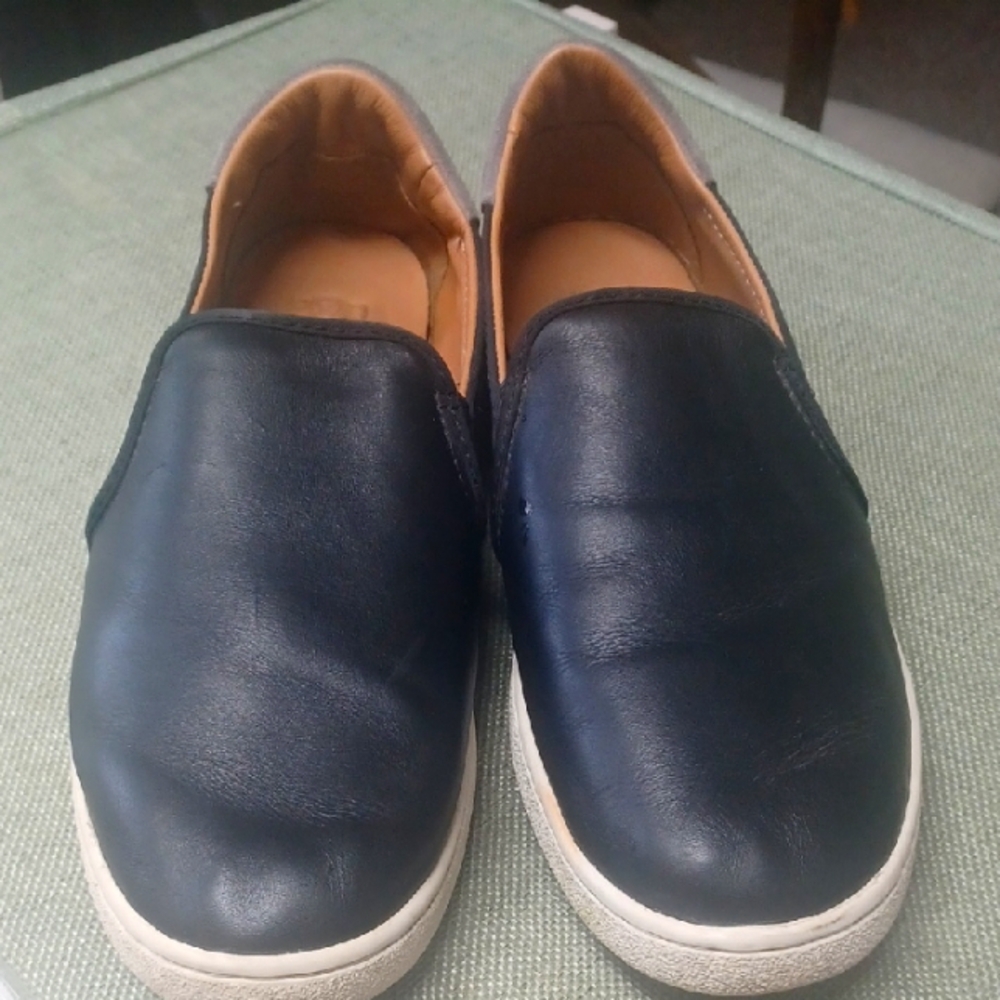 UGGS Black Leather Slip-On Sneakers